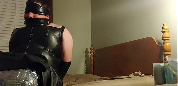  wakeing up in leather and bondage crossdresser